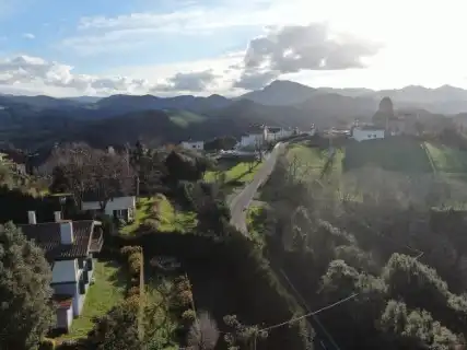 Vista exterior de Casa o xalet en venda en Zumaia amb Jardí privat, Terrassa i Moblat