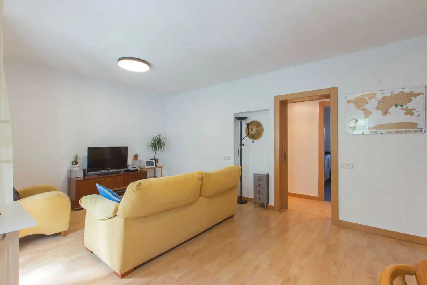 Sala d'estar de Pis en venda en  Pamplona / Iruña amb Calefacció, Moblat i Balcó