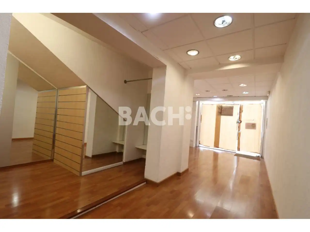 Local de alquiler en Calle Gurb, 27, Centre