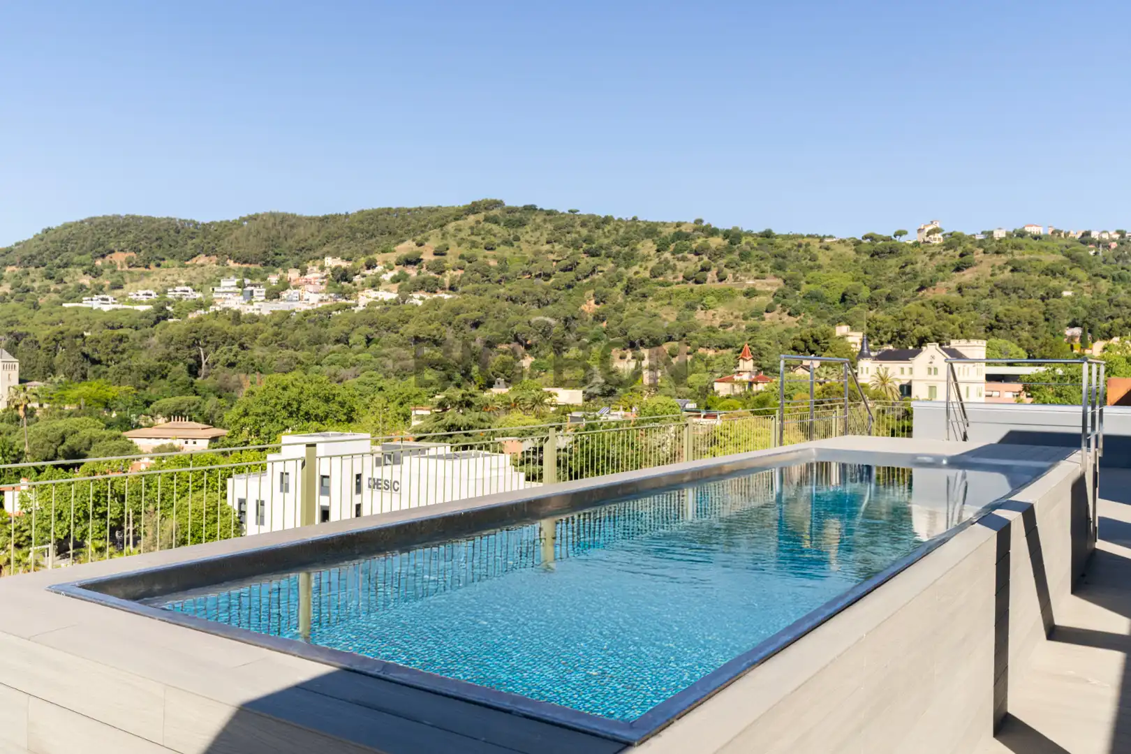Piscina de Pis en venda en Barcelona amb Aire condicionat, Calefacció i Parquet