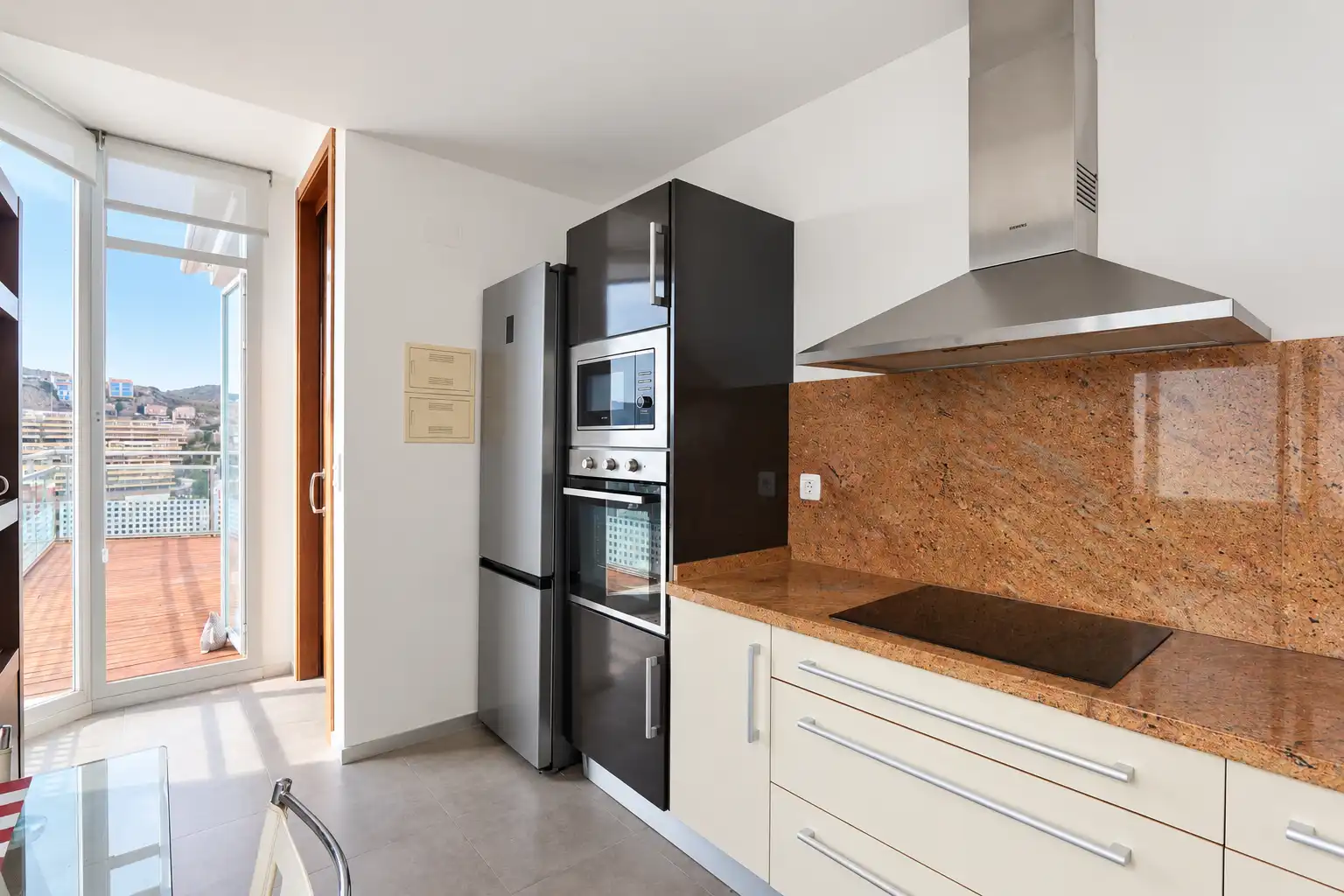 Chalet con terraza en venta en Calle de la Serra Mariola, imagen 15