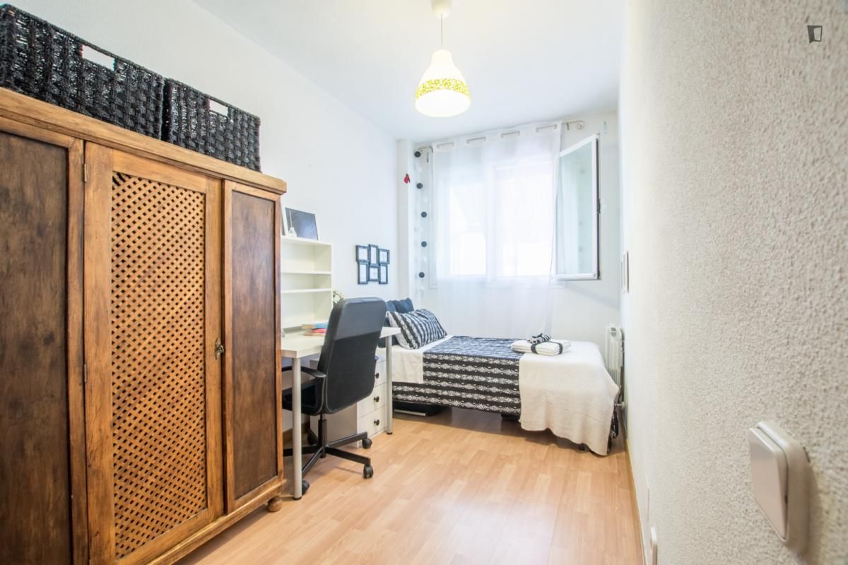 Dormitori de Apartament per a compartir en Leganés amb Aire condicionat, Calefacció i Moblat