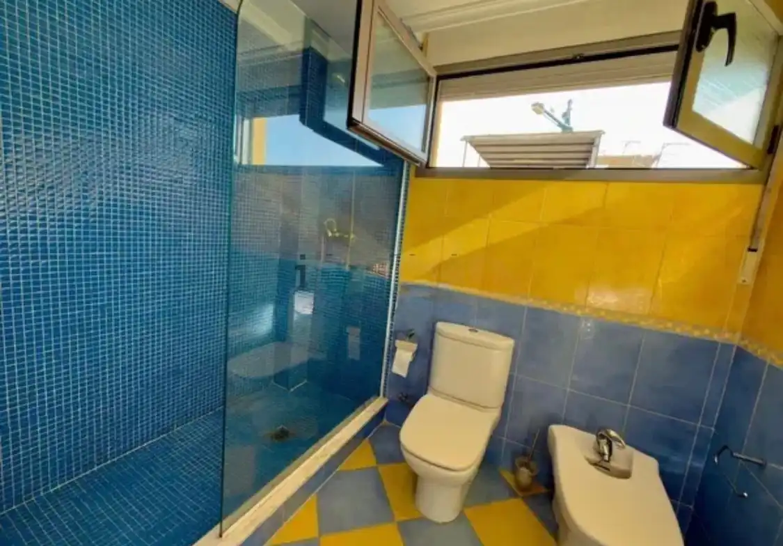 Bany de Casa o xalet en venda en Badajoz amb Aire condicionat, Jardí privat i Terrassa