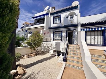Adosado con piscina en venta en Villamartín
