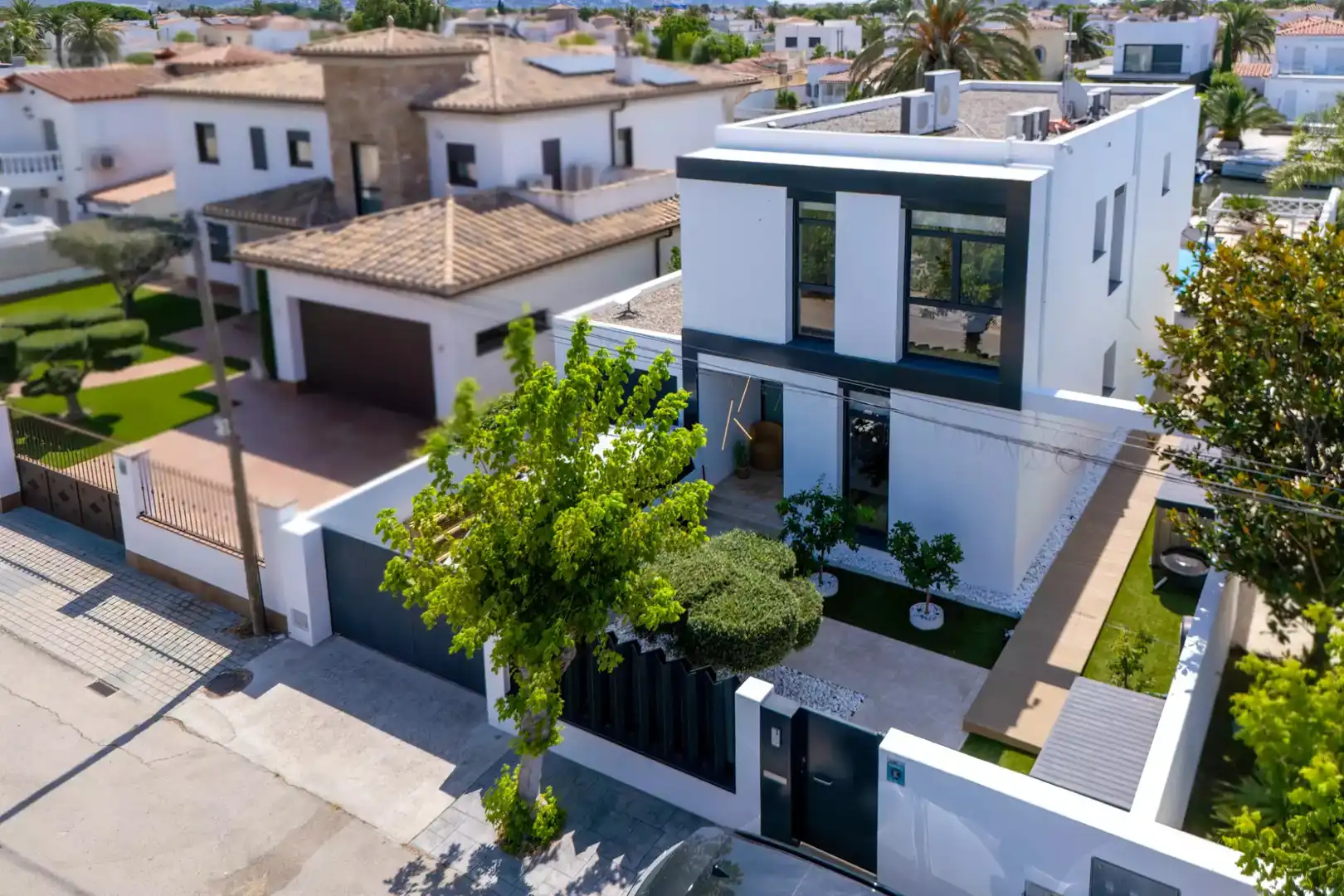 Vista exterior de Casa o xalet en venda en Empuriabrava amb Aire condicionat, Calefacció i Terrassa