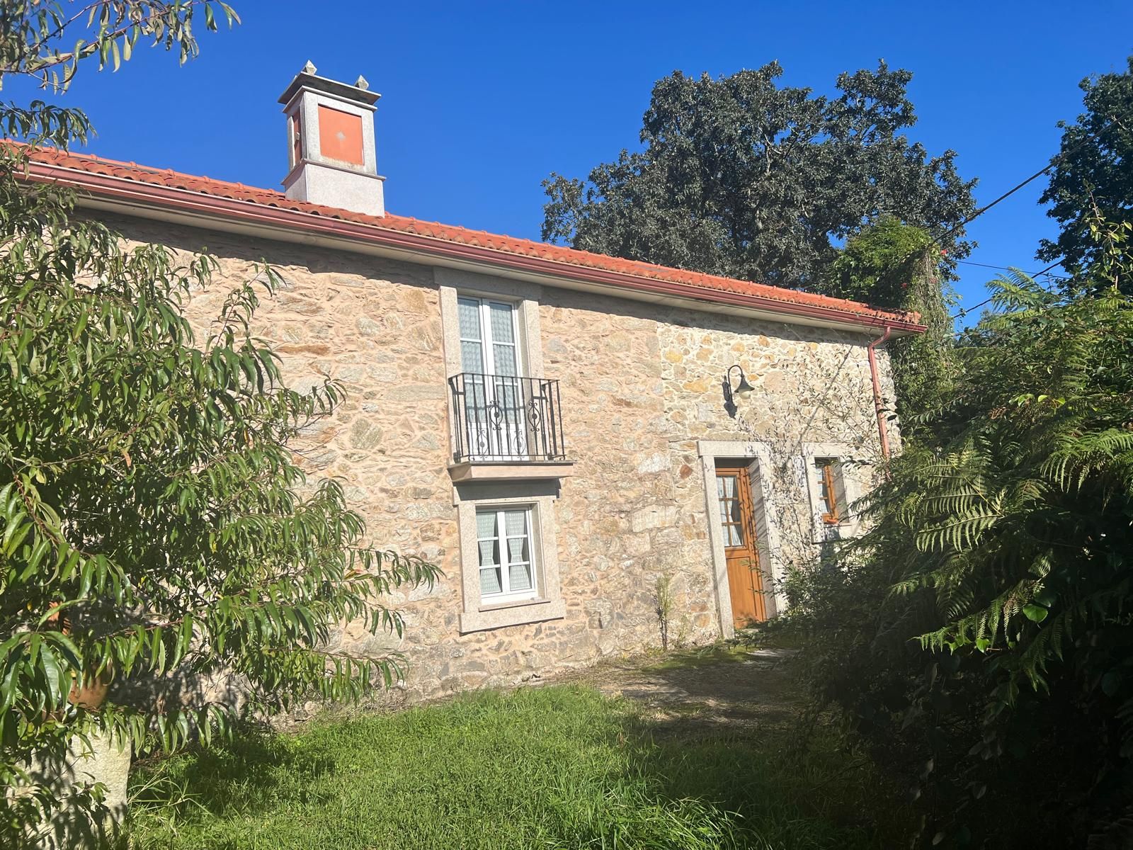 Vista exterior de Casa o xalet en venda en Narón amb Jardí privat i Balcó