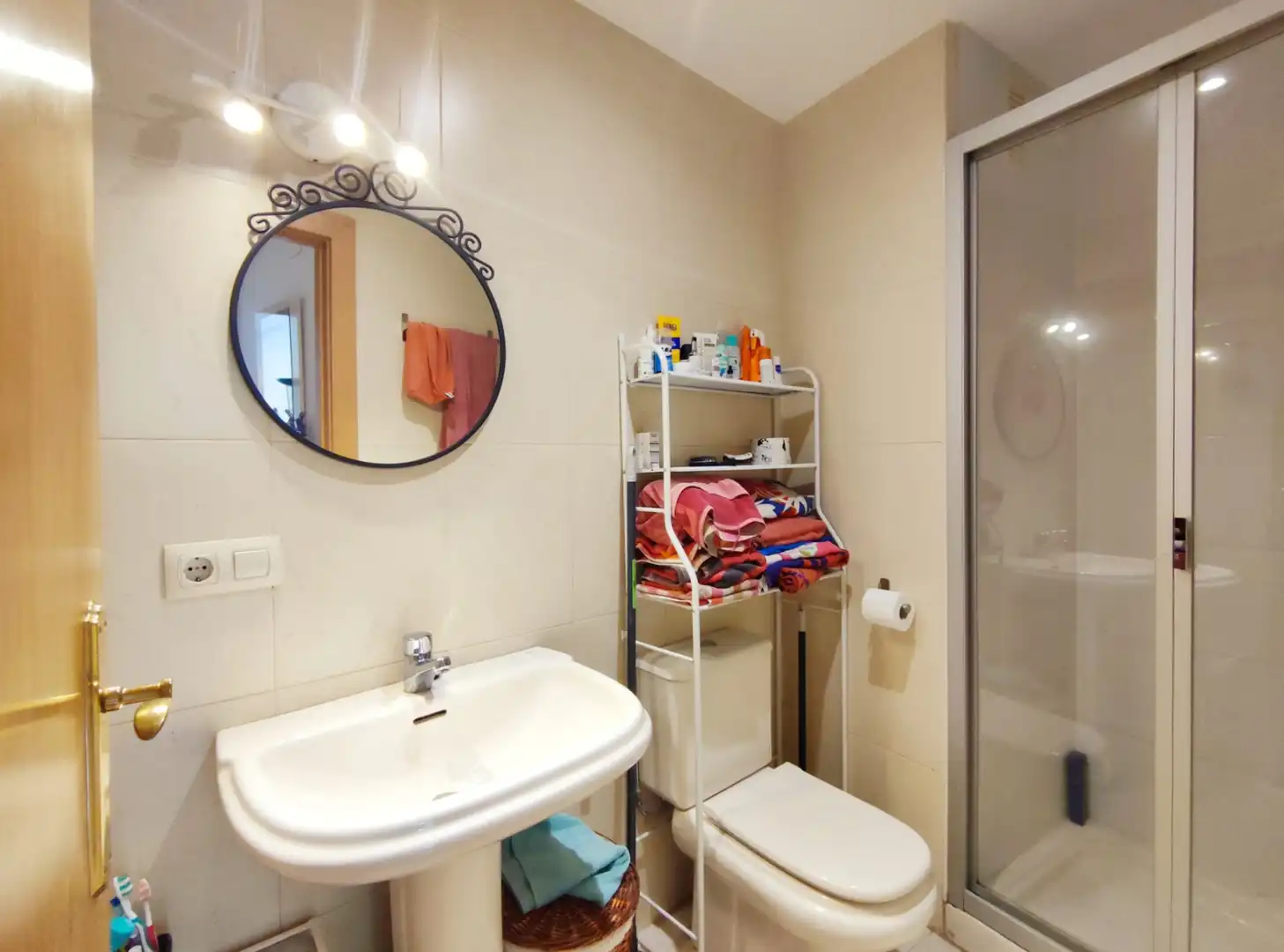 Baño de Apartamento en venta en Ezcaray con Calefacción, Trastero y Amueblado