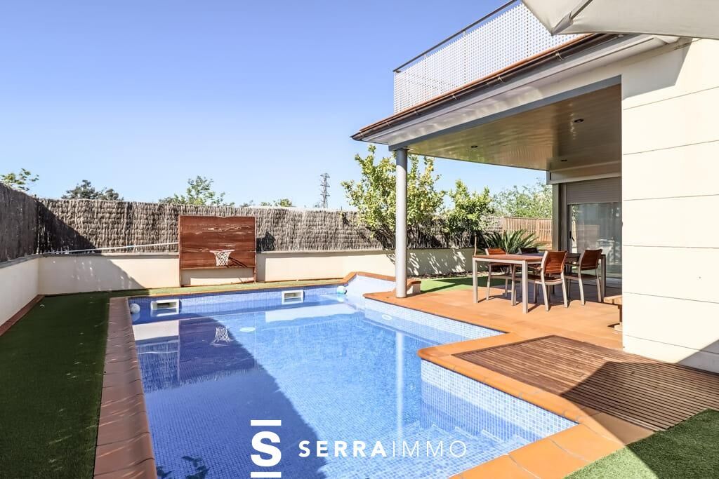 Swimming pool of House or chalet for sale in Vilafranca del Penedès  with Air Conditioner, Heating and Private garden