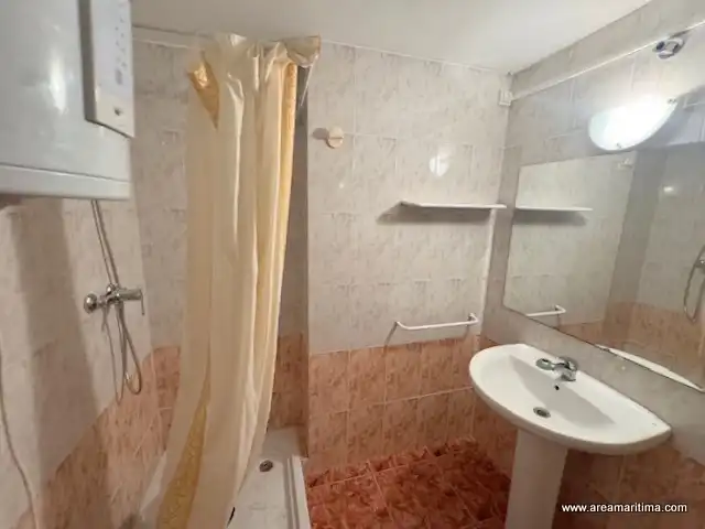 Bany de Pis en venda en Oropesa del Mar / Orpesa amb Aire condicionat, Terrassa i Piscina comunitària