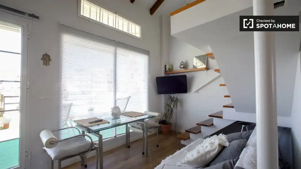 Appartamento con terrazza in affitto a L'Eixample, imagen 6