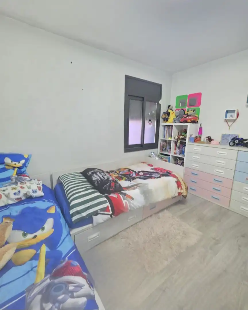 Dormitori de Casa adosada en venda en Santa Coloma de Gramenet amb Aire condicionat, Calefacció i Parquet