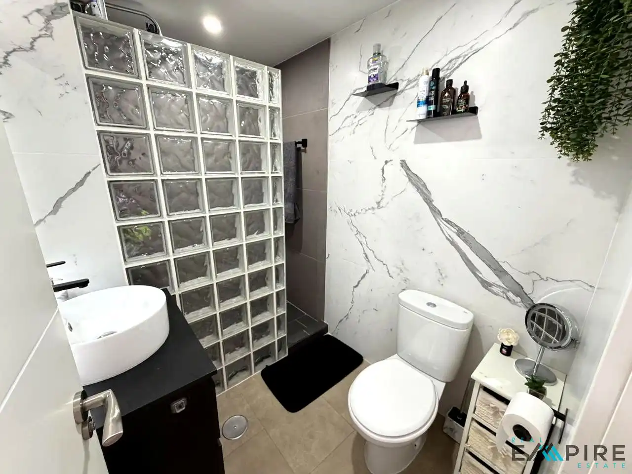 Baño de Piso en venta en El Viso de San Juan con Aire acondicionado, Calefacción y Amueblado
