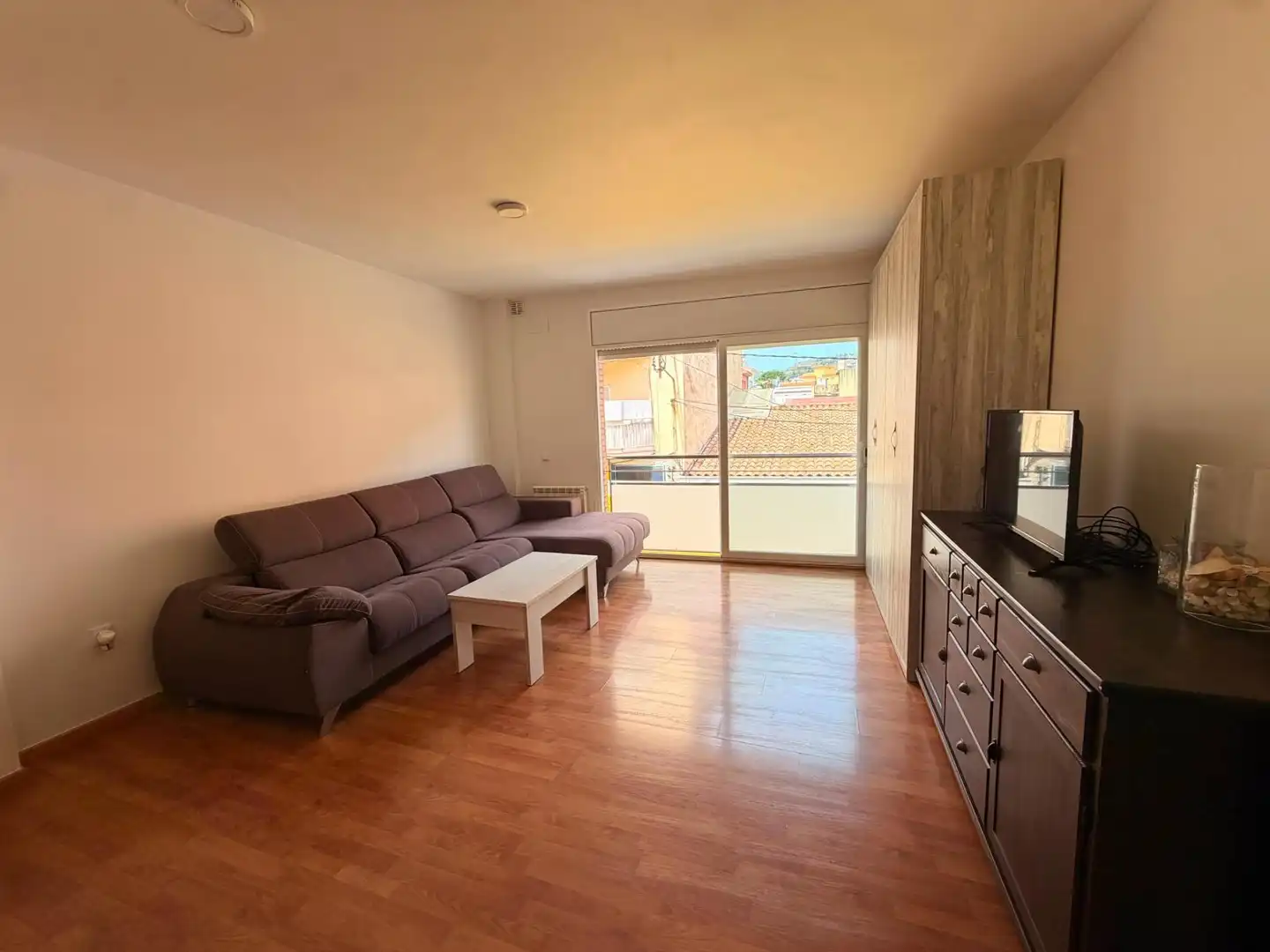 Sala de estar de Piso en venta en Pineda de Mar con Calefacción, Parquet y Balcón