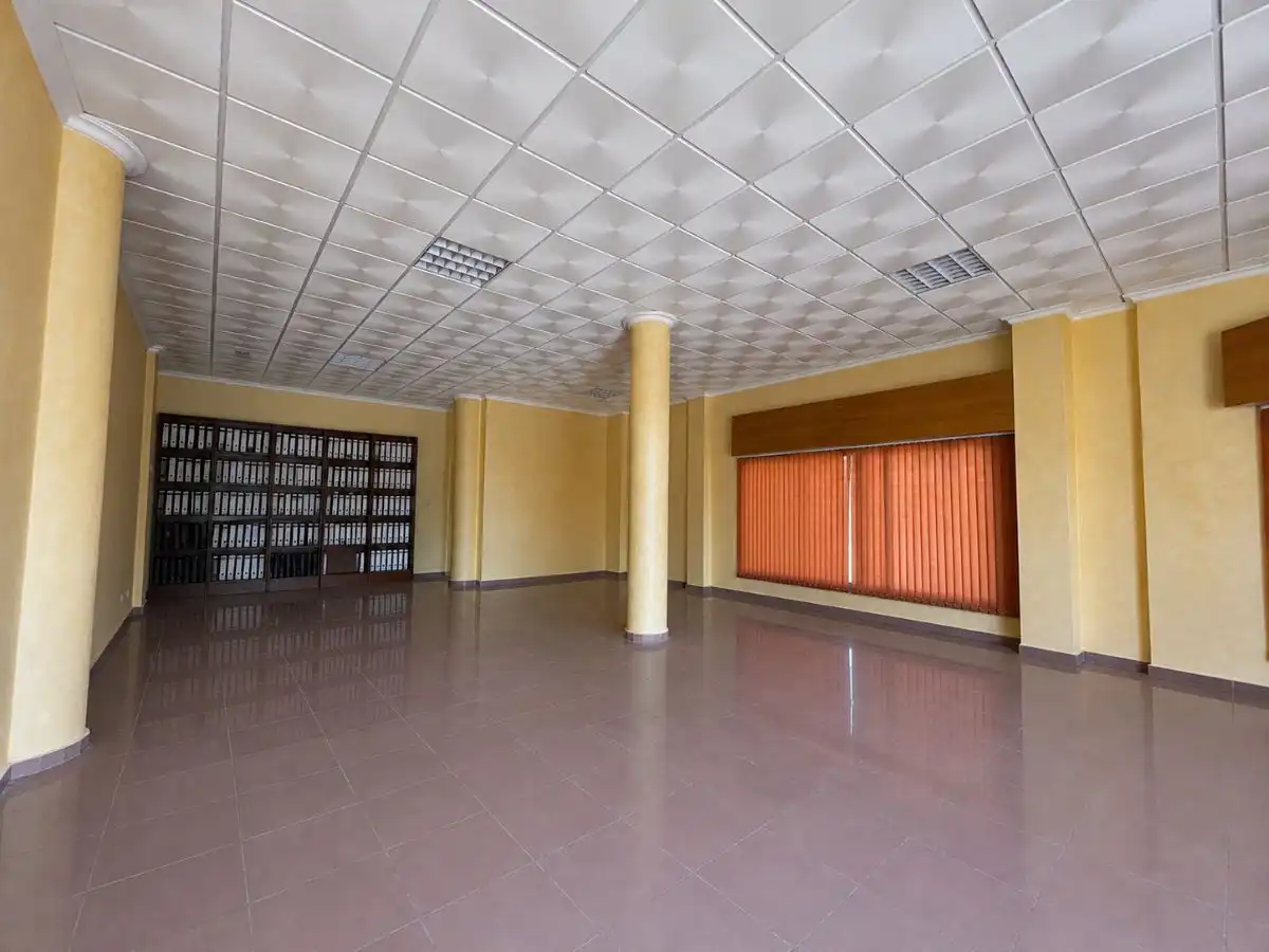 Local commercial à vendre à Calle Juan Carbajo Santos 45, imagen 2