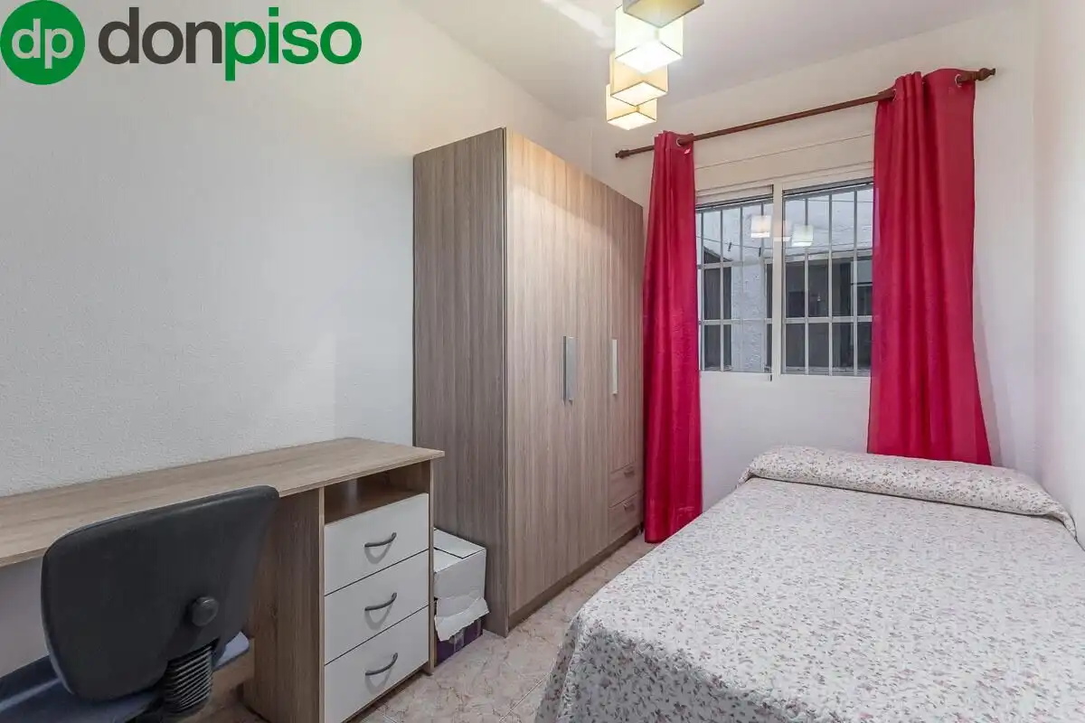 Habitación de Piso en venta en Granada con Amueblado