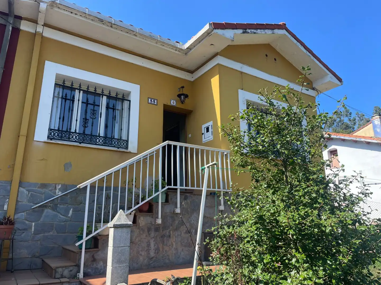 Vista exterior de Casa adosada en venta en Avilés con Calefacción