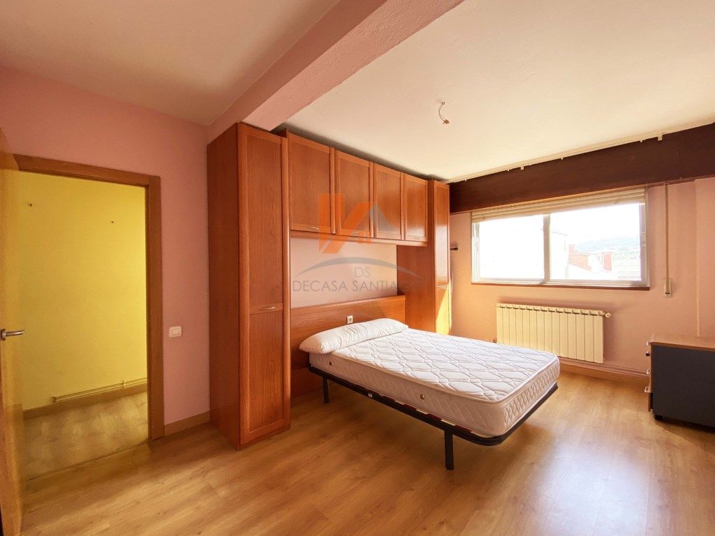 Bedroom of Flat for sale in Santiago de Compostela   with Washing machine