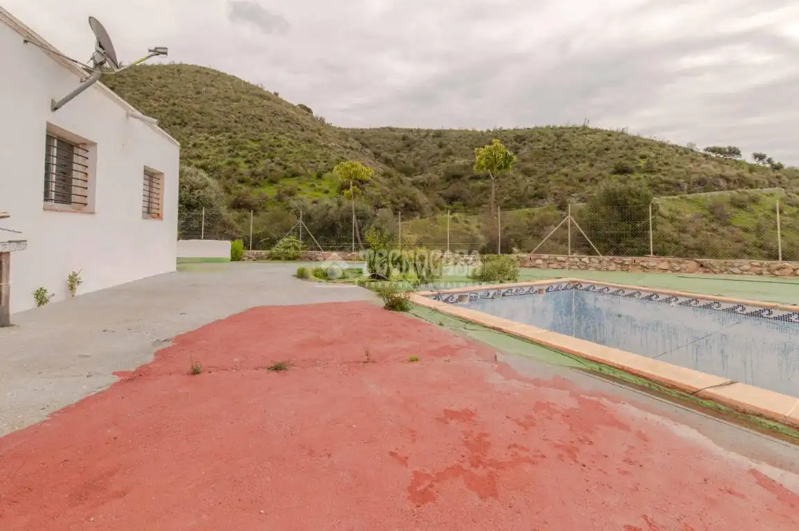 Piscina de Finca rústica en venda en Motril amb Terrassa