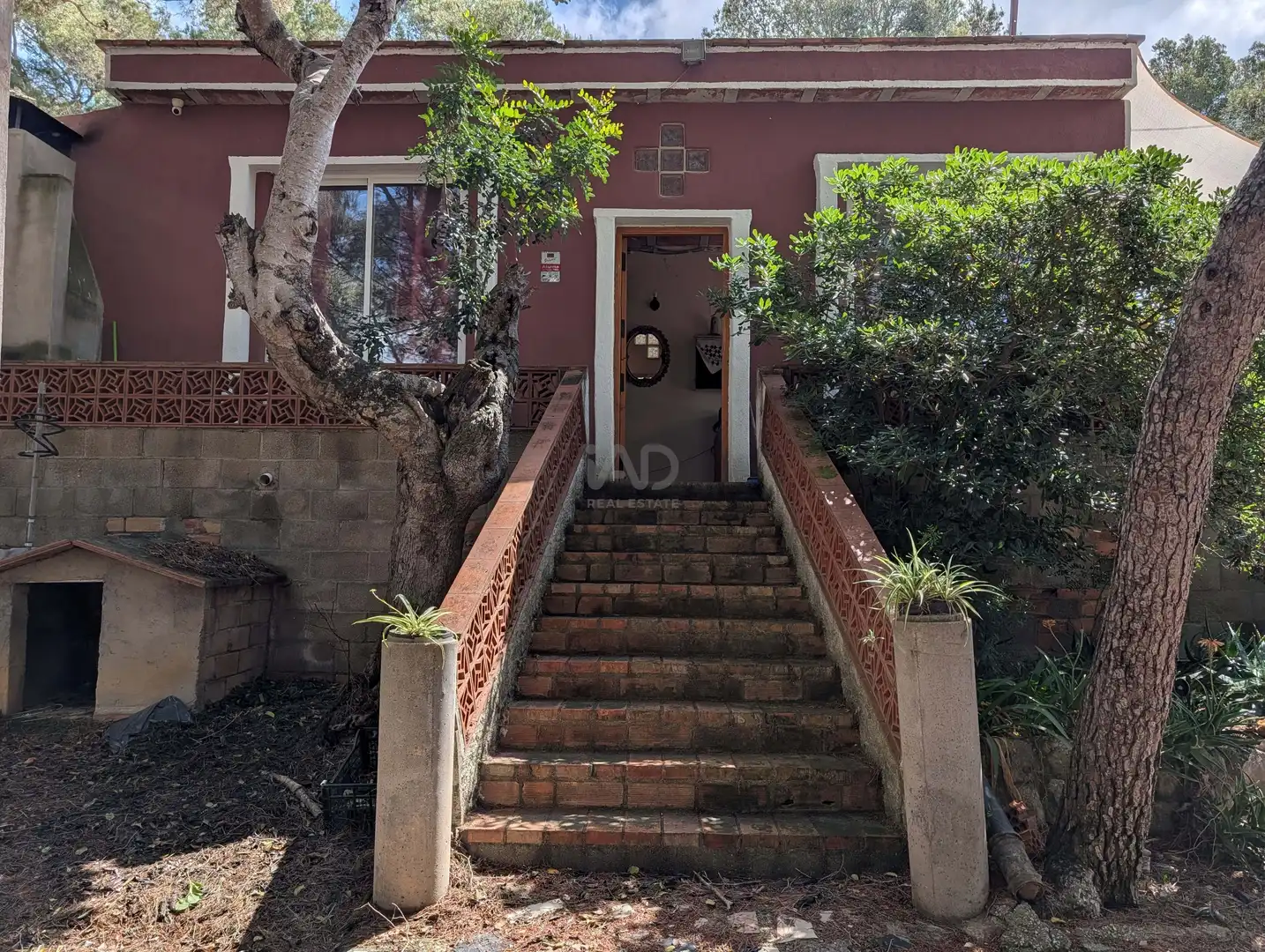 Vista exterior de Casa o chalet en venta en Vilanova i la Geltrú con Calefacción, Terraza y Piscina