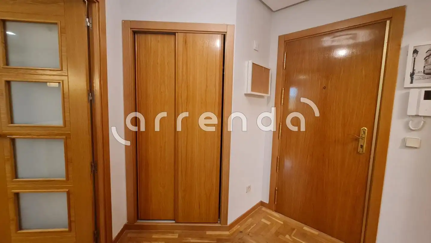 Schlafzimmer von Wohnung zur Miete in Madrid mit Klimaanlage, Parkett und Möbliert