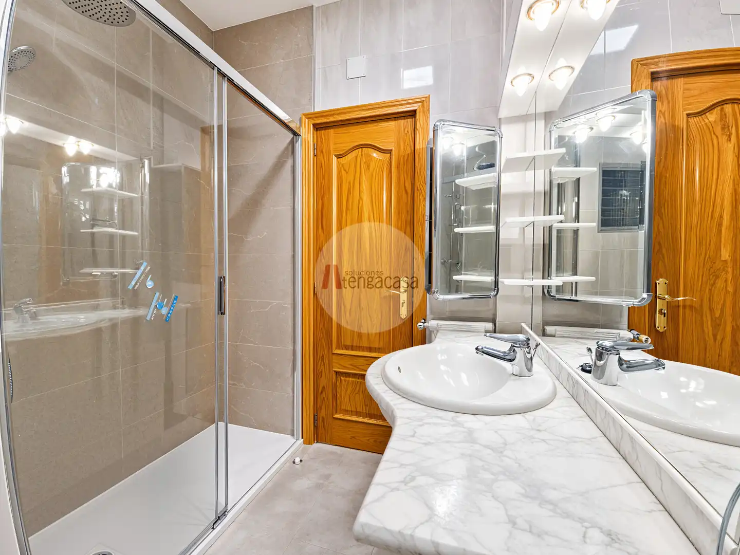 Bathroom of Flat for rent in Madrid  with Air Conditioner, Heating and Oven
