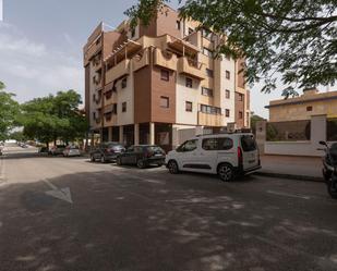 Vista exterior de Àtic en venda en  Granada Capital amb Aire condicionat, Terrassa i Balcó