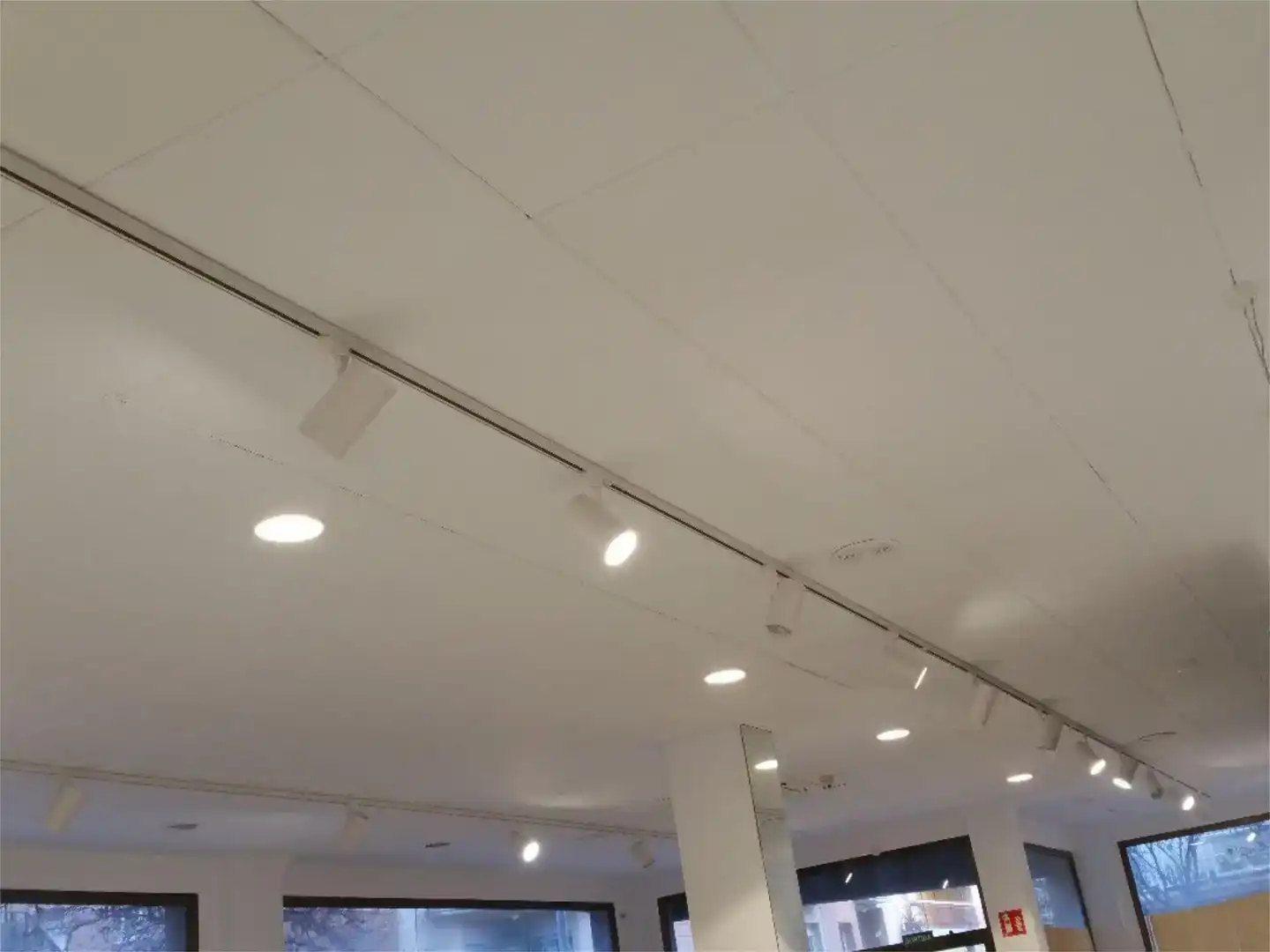 Commercial properties for rent in Roses  with Air Conditioner