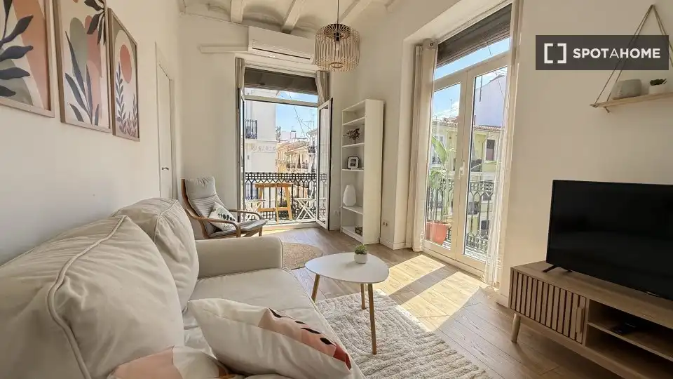 Flat with terrace to rent in Extramurs, imagen 4