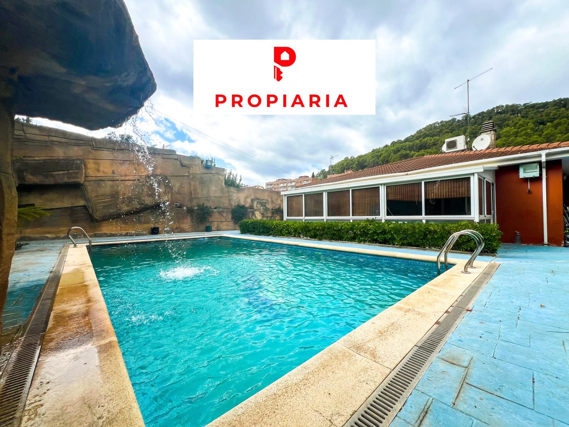 Piscina de Casa o xalet en venda en Cervelló amb Aire condicionat, Calefacció i Jardí privat