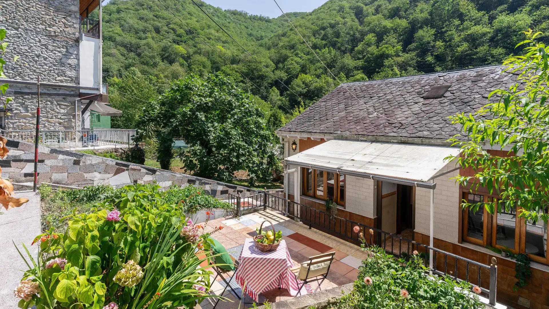 Terraza de Casa o chalet en venta en Mieres (Asturias) con Jardín privado, Terraza y Trastero