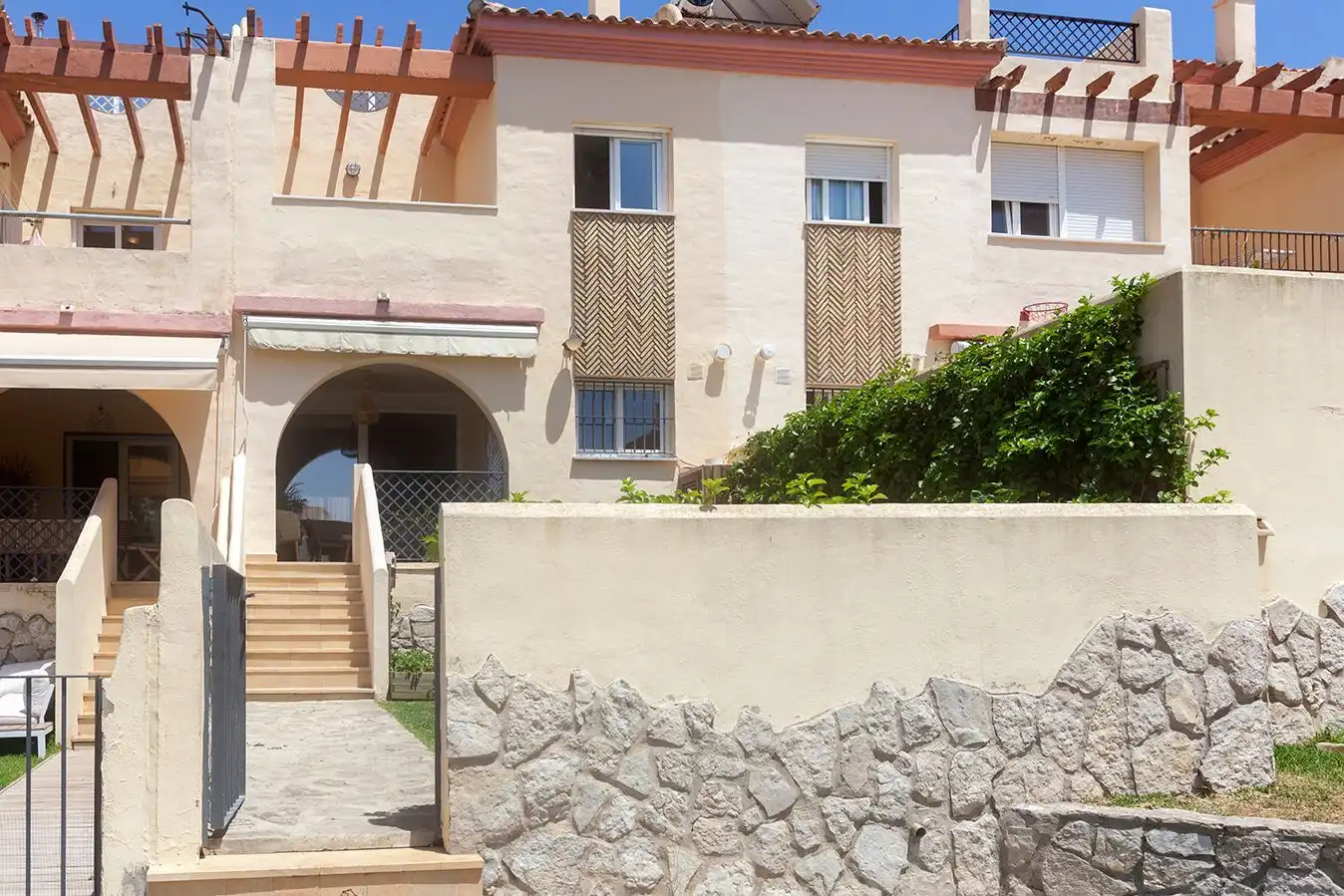 Vista exterior de Casa adosada en venta en Tarifa con Aire acondicionado, Calefacción y Jardín privado