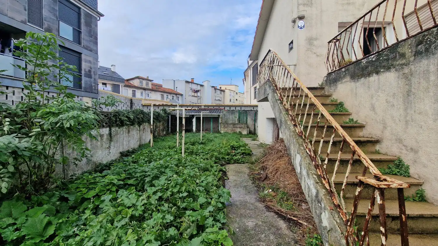 Casa o xalet en venda en Torrelavega  amb Terrassa, Traster i Balcó