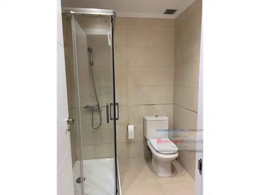 Bathroom of Flat for rent in Bilbao 