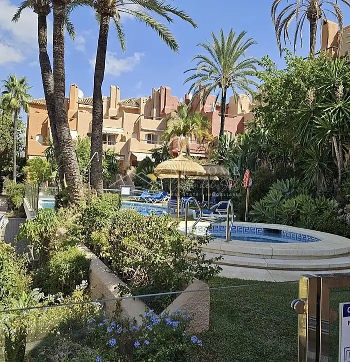 Adossat amb piscina en venda a Nueva Andalucía, imagen 5