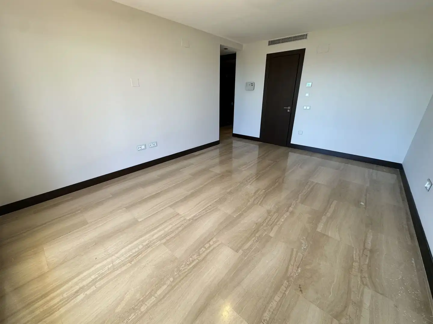 Wohnzimmer von Wohnung zum Verkauf in Benahavís mit Terrasse, Abstellraum und Alarm