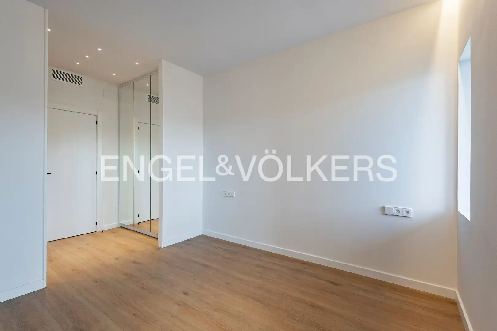 Habitación de Piso en venta en Barcelona con Aire acondicionado, Calefacción y Balcón