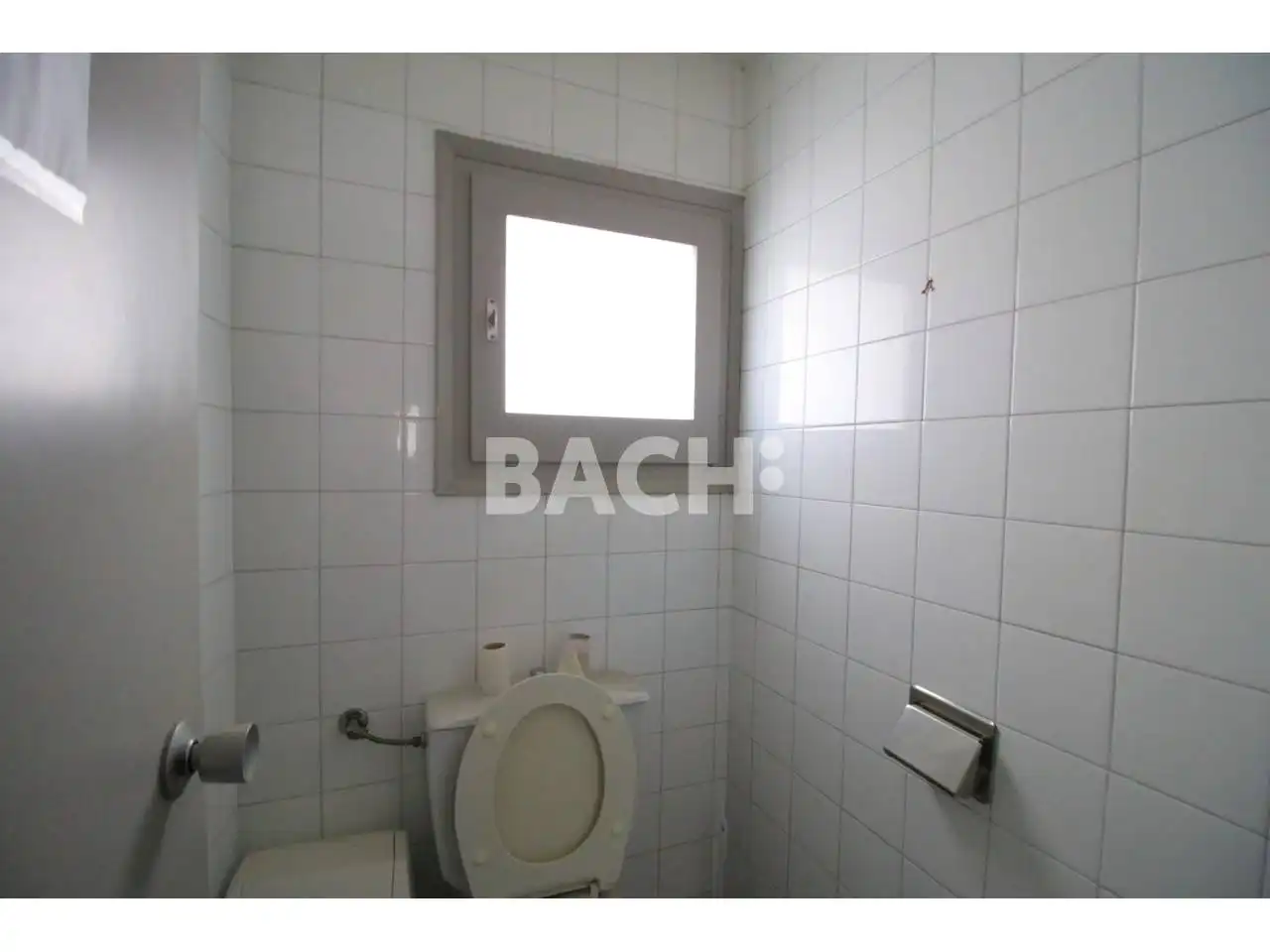 Badezimmer von Geschaftsraum zur Miete in Tona