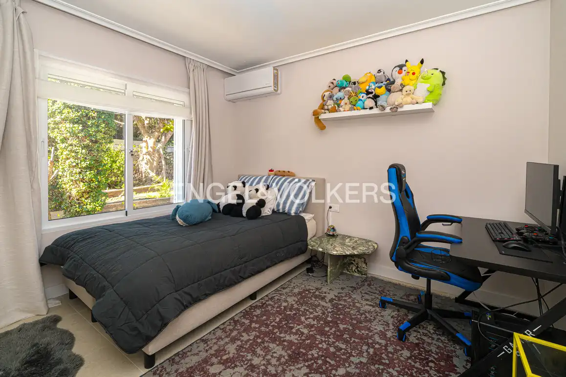 Habitación de Casa o chalet en venta en Polop con Aire acondicionado, Jardín privado y Piscina