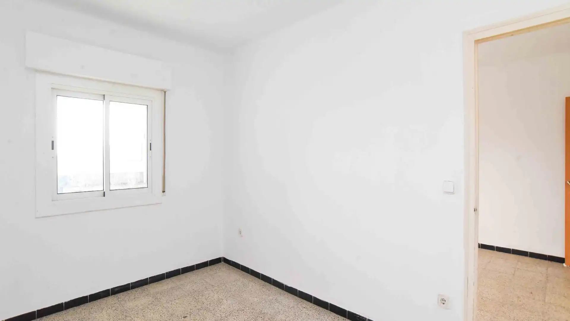 Bedroom of Flat for sale in Figueres