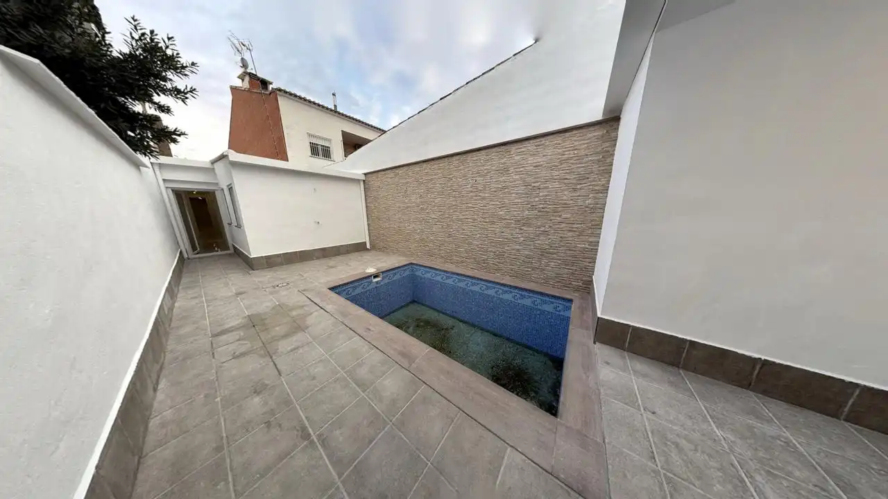 Piscina de Casa o chalet en venta en Tomelloso