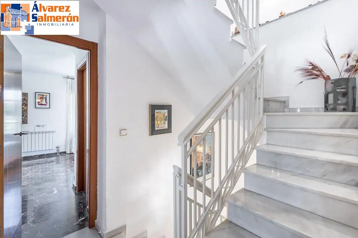Houses for sale in Altos de la Zubia
