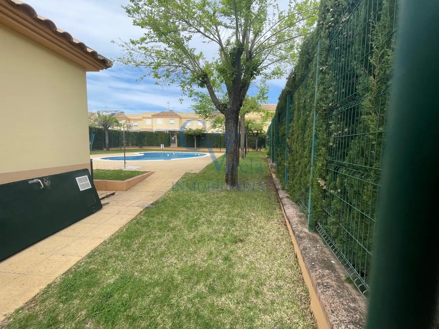 Garten von Einfamilien-Reihenhaus zum Verkauf in Dos Hermanas mit Klimaanlage, Heizung und Abstellraum