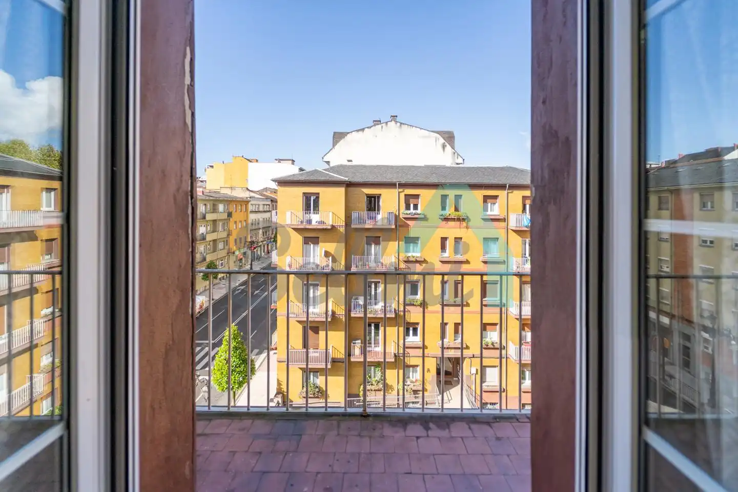 Außenansicht von Wohnung zum Verkauf in Oviedo  mit Heizung, Parkett und Terrasse
