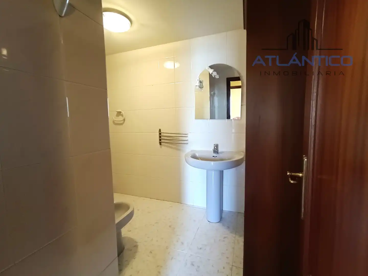 Baño de Apartamento en venta en A Coruña Capital  con Parquet, Trastero y Amueblado