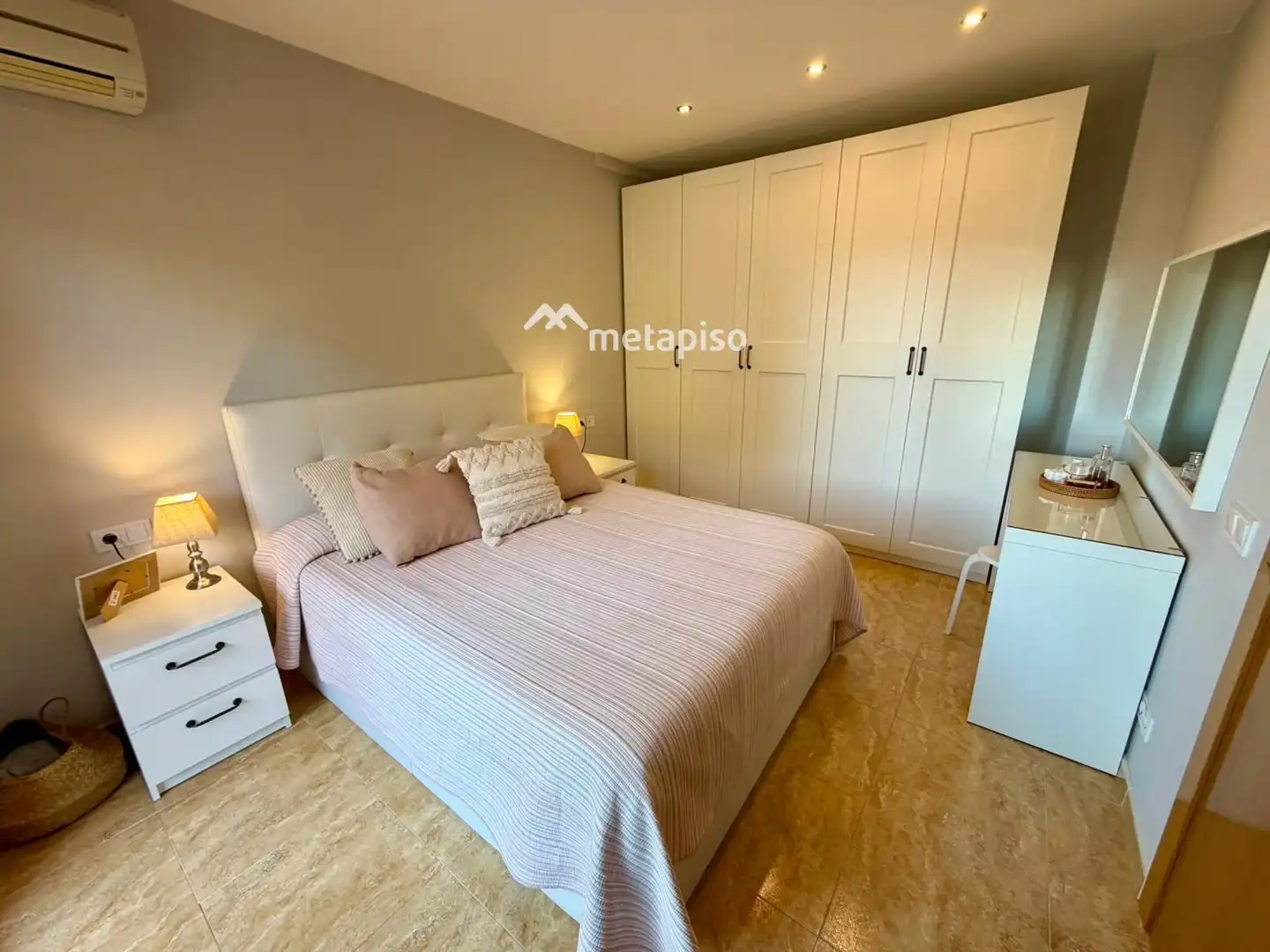 Habitación de Casa adosada en venta en Santa Margarida I Els Monjos con Aire acondicionado, Calefacción y Terraza