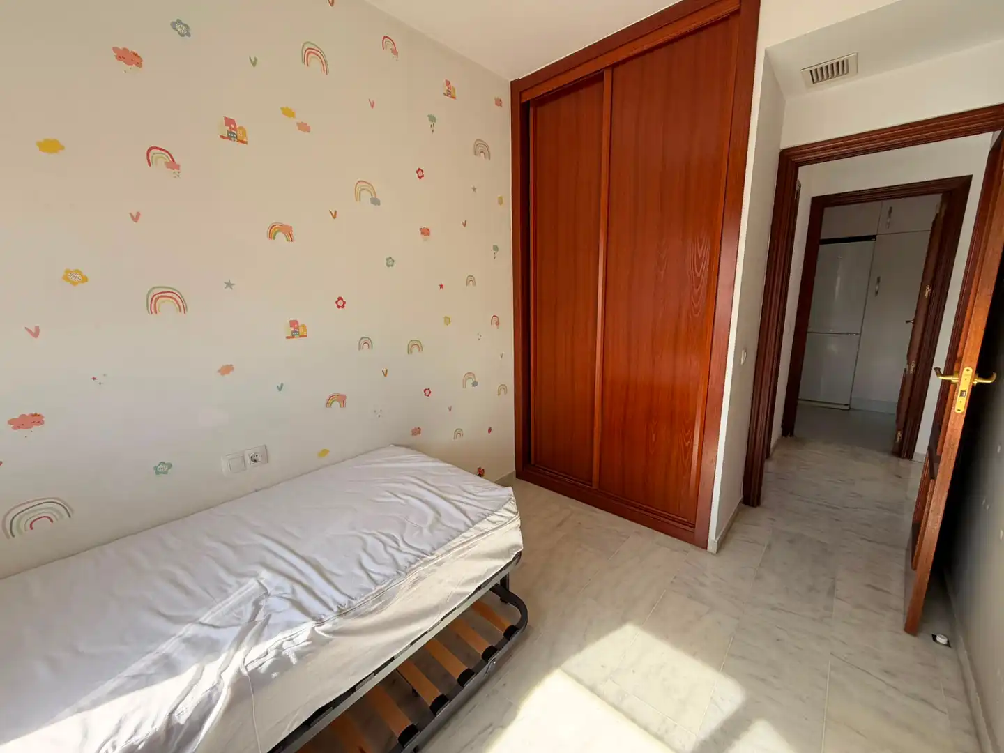Habitación de Piso en venta en Sevilla con Aire acondicionado, Terraza y Piscina