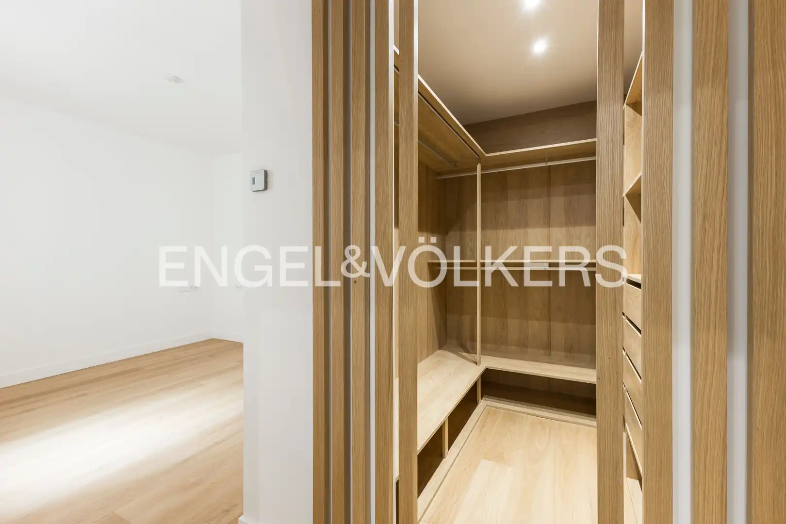 Wohnung zum Verkauf in Madrid mit Klimaanlage und Heizung