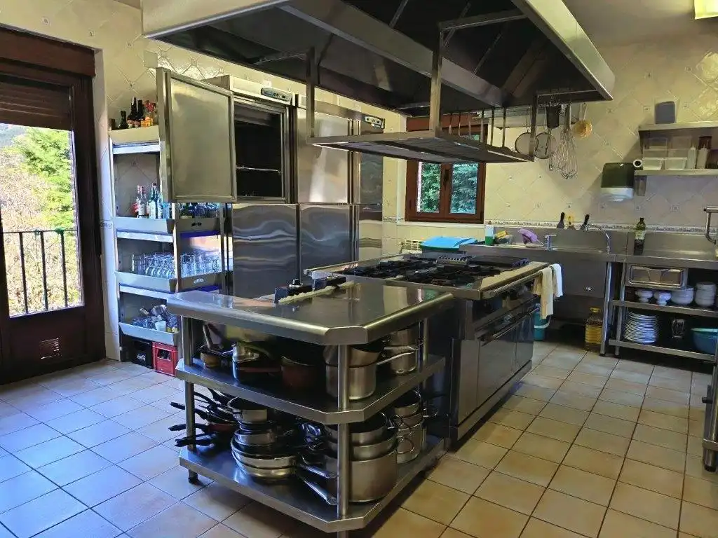 Kitchen of Buildings for sale in Navalonguilla