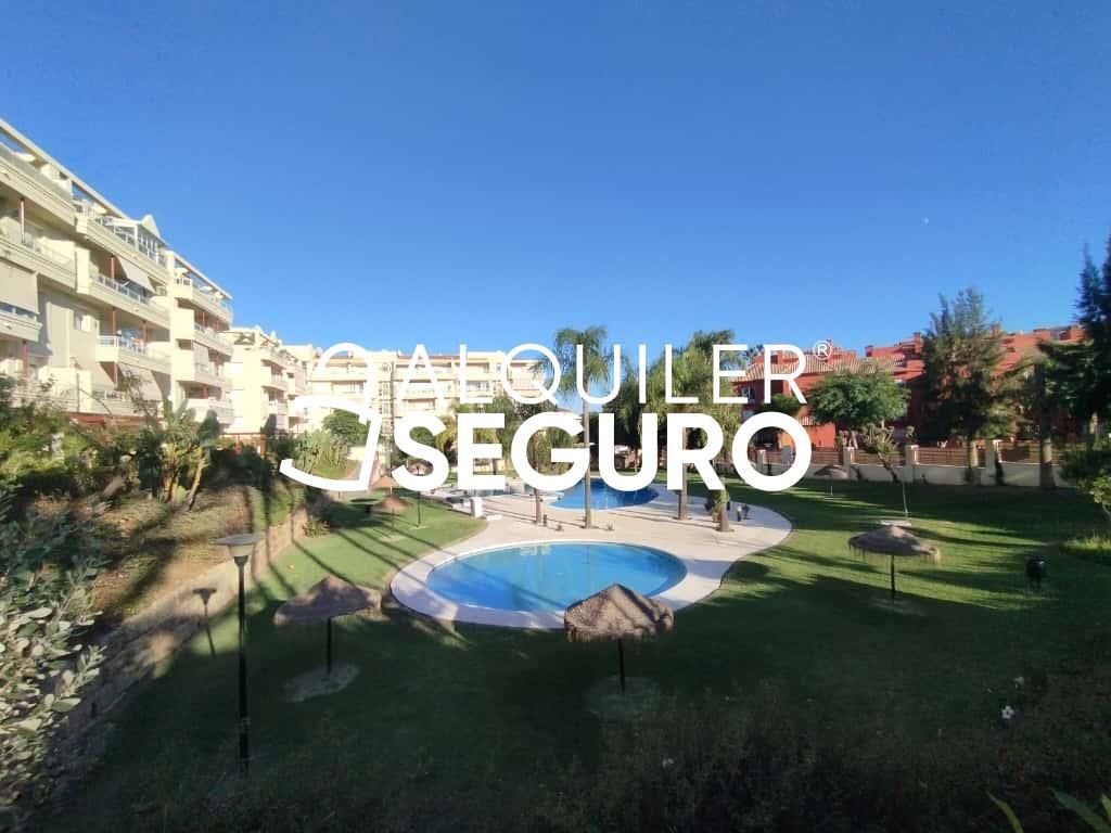 Vista exterior de Pis de lloguer en Mijas amb Aire condicionat, Piscina i Moblat