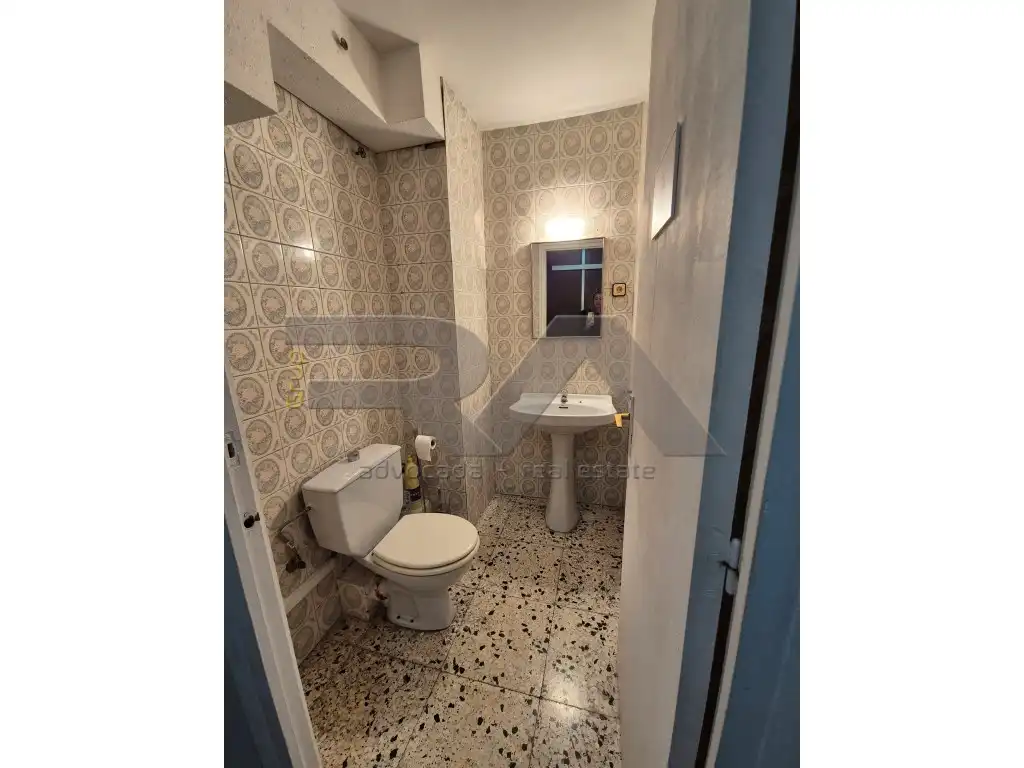 Badezimmer von Büro zum Verkauf in Tarragona mit Klimaanlage